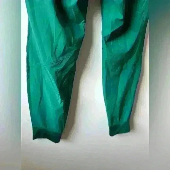 Barco One Scrub Set - 5 Pocket Top XS and Jogger Pants S  EUC Hunter Green - Picture 14 of 16